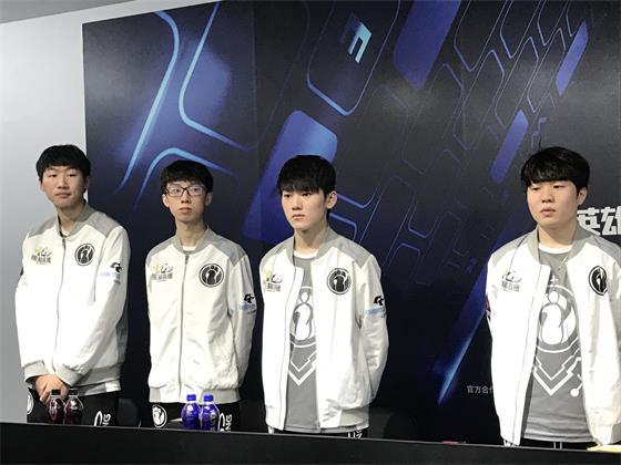 的5后卫或 的5后卫或